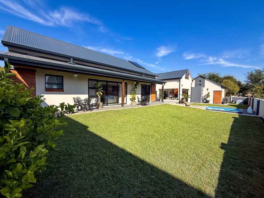 4 Bedroom Property for Sale in Meerhof North West